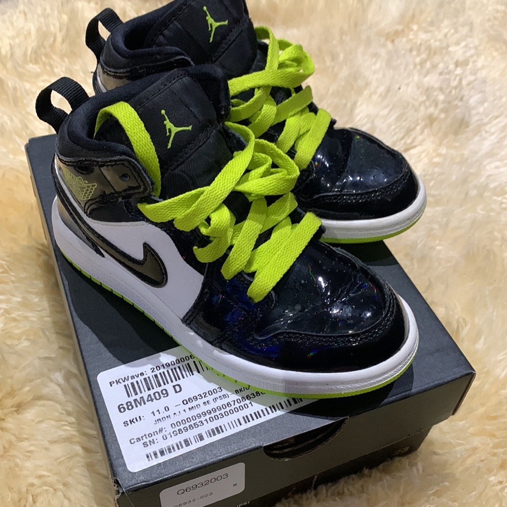 *KIDS* Jordan 1 MID SE (PS) 11c - Black/Cyber-White-Mystic Green
